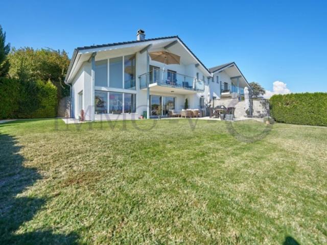 LUXUS MIT GROSSEM GARTEN UND SEEBLICK