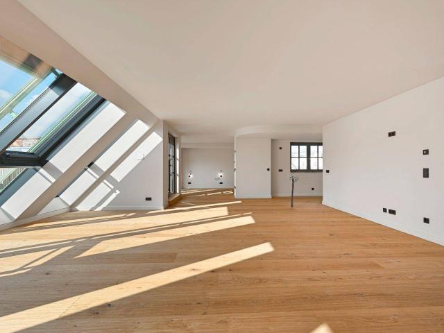 LUXUS PENTHOUSE DIREKT AM NASCHMARKT! Grandiose Dachterrasse mit traumhaften Wienblick!