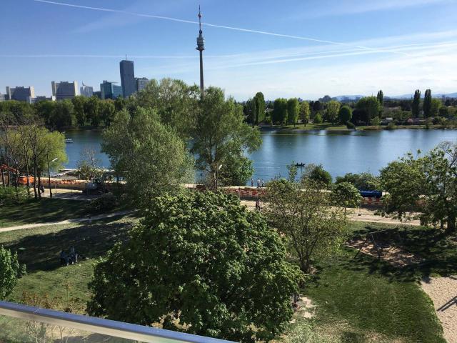 Luxus pur direkt an der Alten Donau mit uneinsehbarer Terrasse!