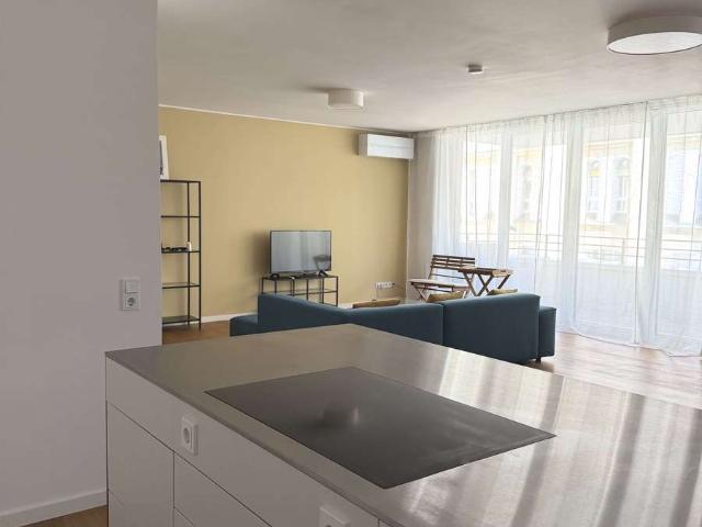 Luxus pur! Stilvolle 2 3 Zimmerwohnung mit großem Sonnenbalkon!