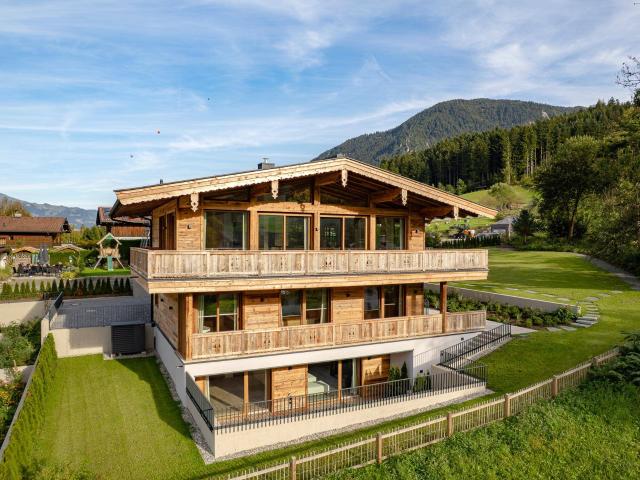 Luxuschalet in Natur & Ausblicklage, Ski in/Ski out & Option zu touristischer Vermietung