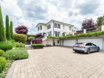 Luxusvilla mit Pool an Top Seesichtlage