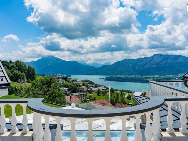 Luxusvilla in bester Aussichtslage am Mondsee zur Miete