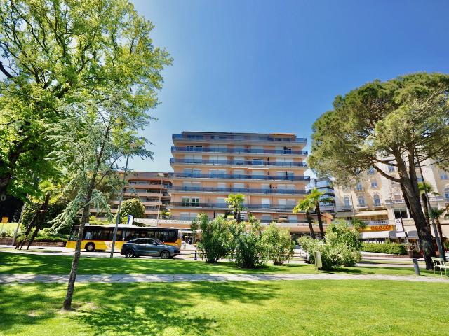 Prestigeträchtige Wohnung mit Seeblick erste Linie in Paradiso