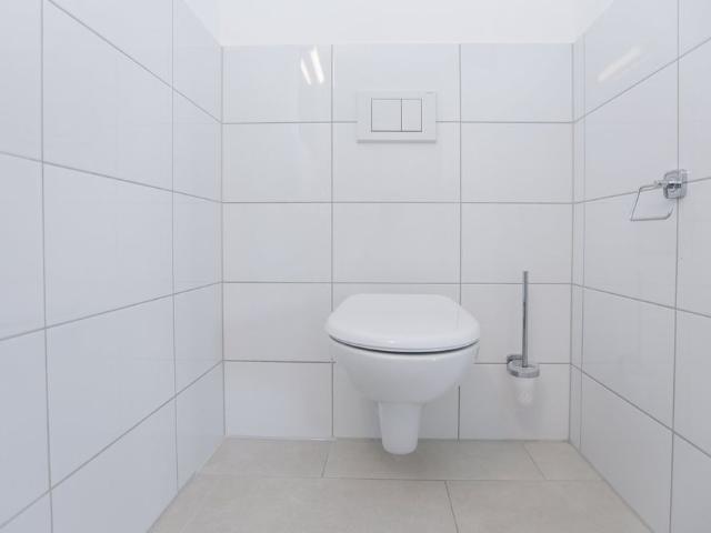 Luxuriös wohnen: 4 Zimmer Maisonette Wohnung mit Paketanlage und Services