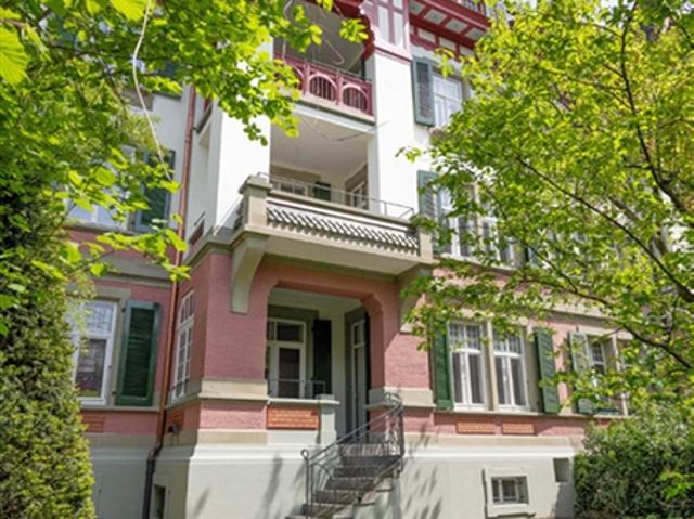 Luxuriös wohnen im kernsanierten Jugendstilhaus