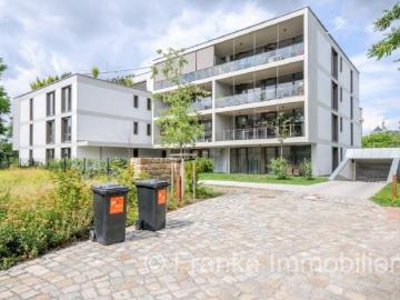 luxuriös ausgestattete 4 Zi. Wohnung mit riesiger Westloggia und Blick ins Grüne