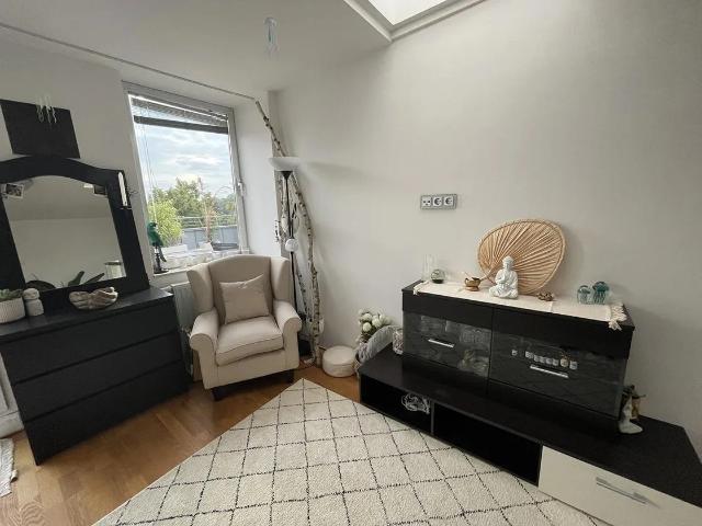 Luxuriös möbliertes Penthouse am Stadtwald – große Dachterrasse mit Domblick zur Zwischenmiete