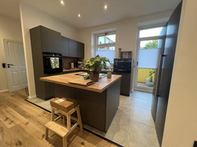 Luxuriös sanierte 4 Zimmer Wohnung mit einmaliger Einbauküche auf dem Kaßberg