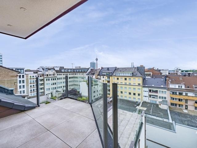 Luxuriöse 3 Zimmer Dachgeschoss Maisonette Wohnung mit Klimaanlage und kleiner Dachterrasse