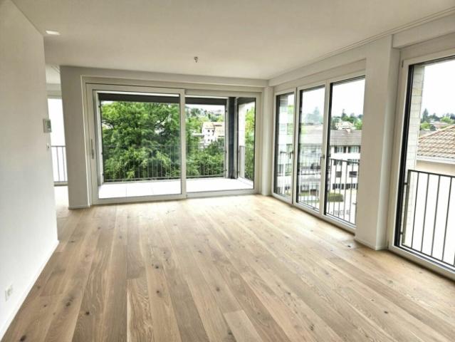 LUXURIÖSE 2,5 ZI WOHNUNG IM 3. OG MIT 2 LOGGIAS IN BINNINGEN