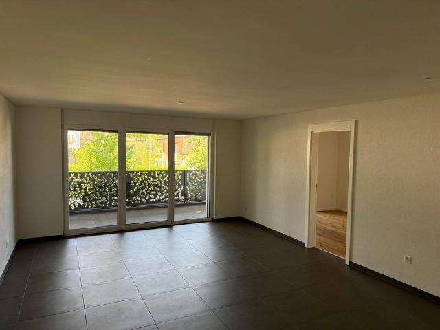 Luxuriöse 2 1/2 Zimmer Wohnung mit eigenem Waschturm und grossen Balkon