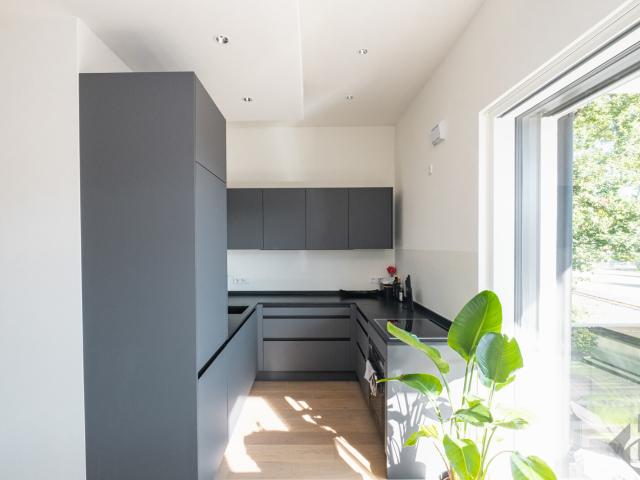 Luxuriöse 2 Zimmerwohnung mit Terrasse und Balkon in.