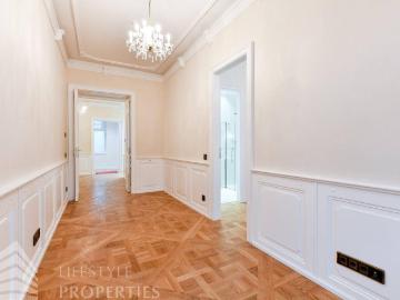 Luxuriöse 2 Zimmer Altbauwohnung im Herzen der Innenstadt