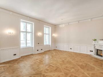 Luxuriöse 2 Zimmer Altbauwohnung mit Balkon & Kamin in Bestlage