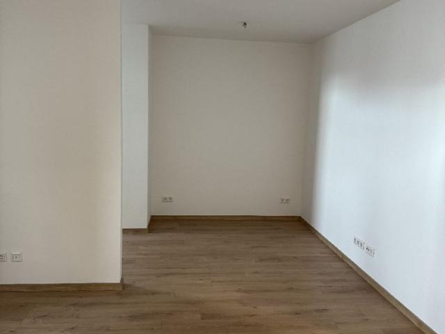 Luxuriöse 2 Zimmer Wohnung mit Wintergarten und gehobener Ausstattung