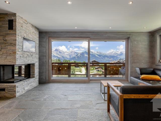 Luxuriöse 4.5 Zi Wohnung, wie neu, 3 Badezimmer, herrlicher Ausblick