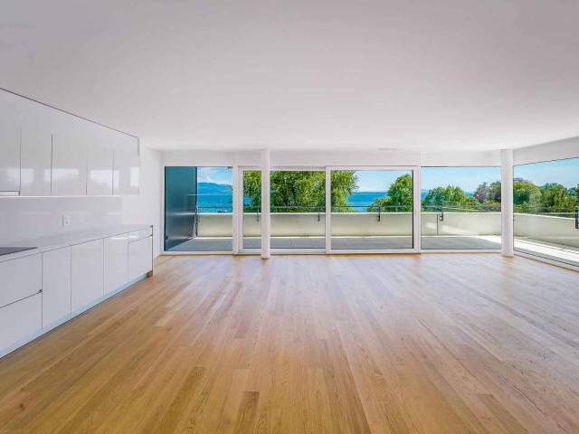 Luxuriöse 4,5 Zimmer Wohnung mit überdachter Balkon