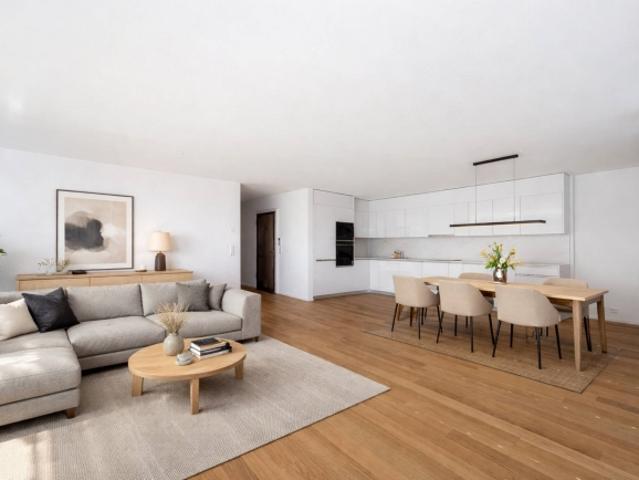 Luxuriöse 4,5 Zimmer Wohnung mit überdachter Balkon