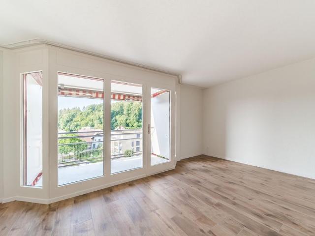 Luxuriöse 4.5 Zimmer Wohnung für Familien in Toplage mit Ausblick, Coop im Haus