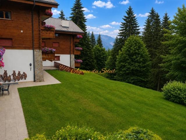 Luxuriöse 4,5 Zimmer Ski in/Ski out Wohnung mit privatem Pool im Herzen von Crans