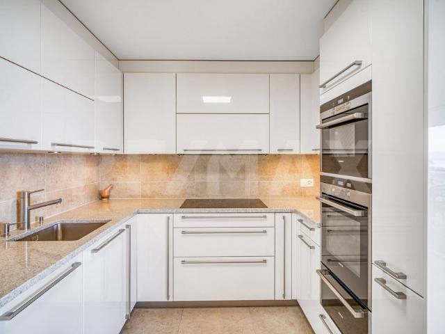 Luxuriöse 5,5 Zimmer Wohnung von 148 m² mit spektakulärer Aussicht