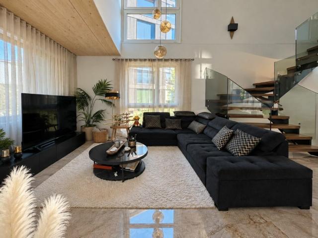 Luxuriöse 5.5 Zimmer Maisonettewohnung