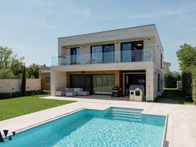 Luxuriöse 5 Zimmer Villa zu verkaufen in Strasshof an der Nordbahn, Niederösterreich