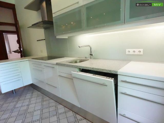Luxuriöse Altbauwohnung mit großer Wohnküche, möbliertem Schrankraum & sonnigem Eckbalkon im Kremplhof Leoben Josefee