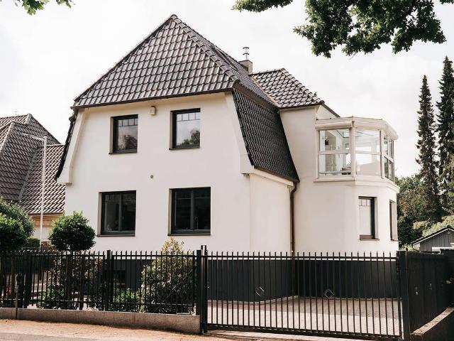 Luxuriöse Altbauvilla trifft modernen Wohnkomfort mit privater Gartenidylle mitten in Hamburg