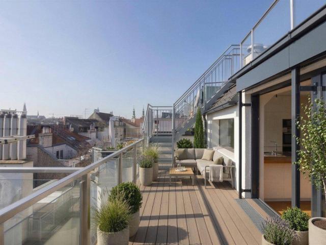 Luxuriöse Dachgeschoß Maisonette mit 360° Grad Terrassenausblick im Servitenviertel