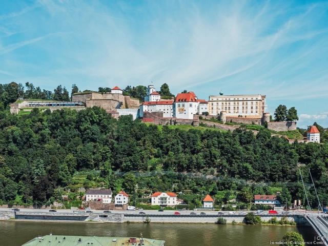 Luxuriöse Dachgeschoss Maisonette Wohnung bester Burg Panoramablick Veste Oberhaus im Herzen der Passauer Altstadt