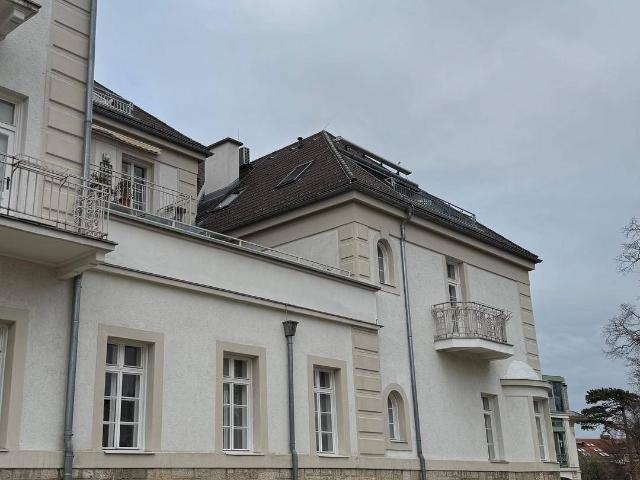 Luxuriöse Dachgeschoss Wohnung mit Balkon