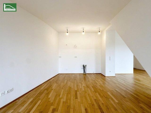 Luxuriöse Dachgeschosswohnung mit weitläufiger Terrasse U6 & S Bahn in unmittelbarer Nähe!