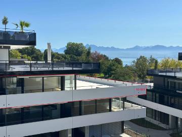 Luxuriöse Eckwohnung mit 4,5 Zimmern und Terrasse