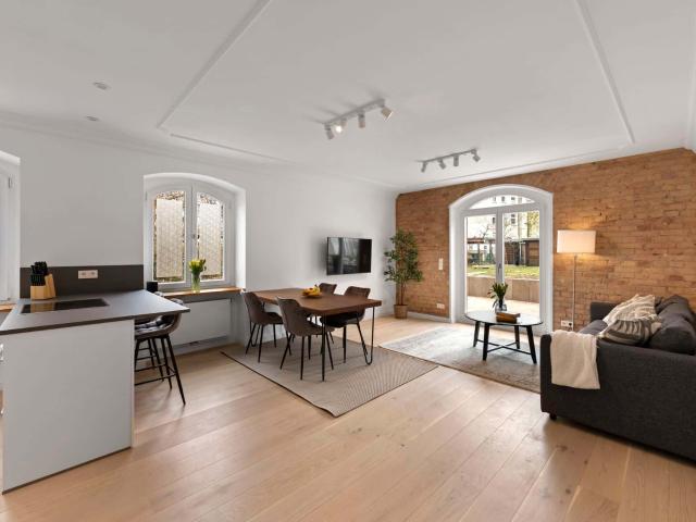 Luxuriöse, frisch sanierte, gemütliche 4 Zimmer Wohnung in einer Gründerzeitvilla für Familien geeignet