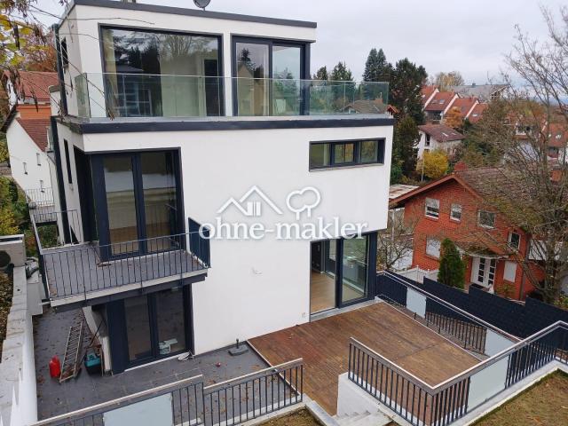 Luxuriöse Neubau Immobilie in Naturnähe: Modern, lichtdurchflutet und vielseitig