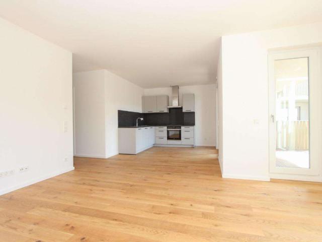 Luxuriöse Neubau 3 Zimmer Wohnung mit Einbauküche, sonnigem Balkon und Loggia in Freising