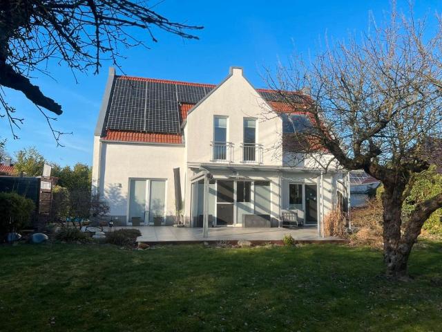 Luxuriöse Stadtvilla mit Pool und Sauna in der Alpheide