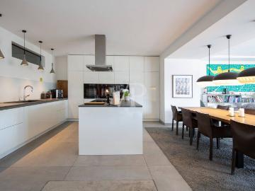 LUXURIÖSE WOHNUNG WIE IHR EIGENES HAUS MIT EINBAUSCHRÄNKEN EINBAUKÜCHE UND KAMIN