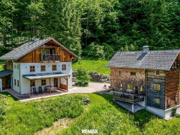 Luxuriöse Waldliegenschaft in idyllischer Lage bei Bad Goisern am Hallstättersee – Ruhe, Natur & drei charmante Wohneinheiten in zwei Häusern