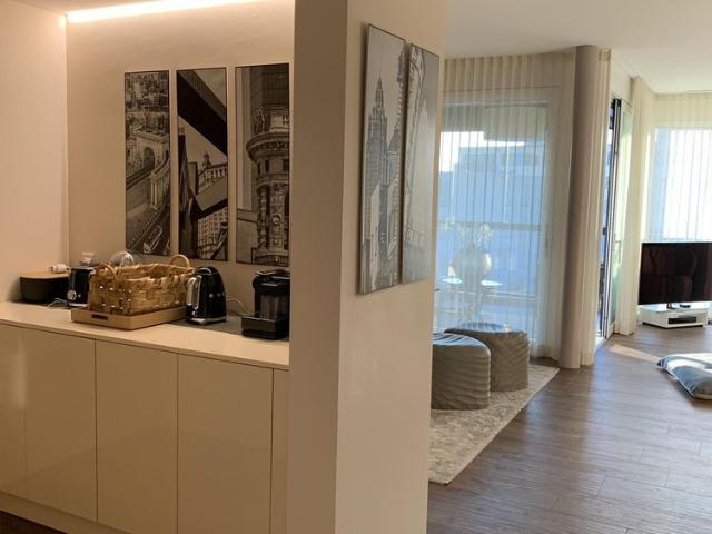 LUXURIÖSE UND MÖBLIERTE 2.5 ZIMMERWOHNUNG