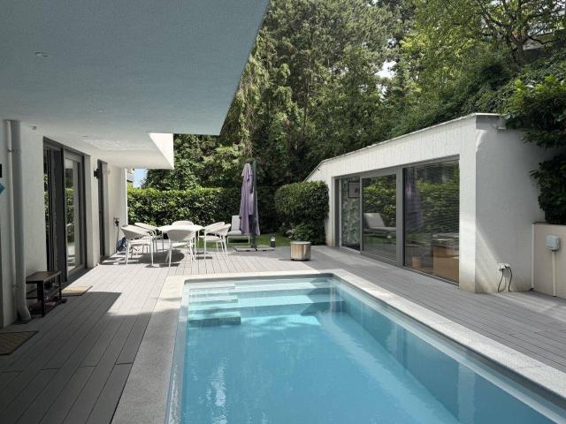 Luxuriöse, voll möblierte Designerwohnung mit Pool, Garten & Wellnessbereich