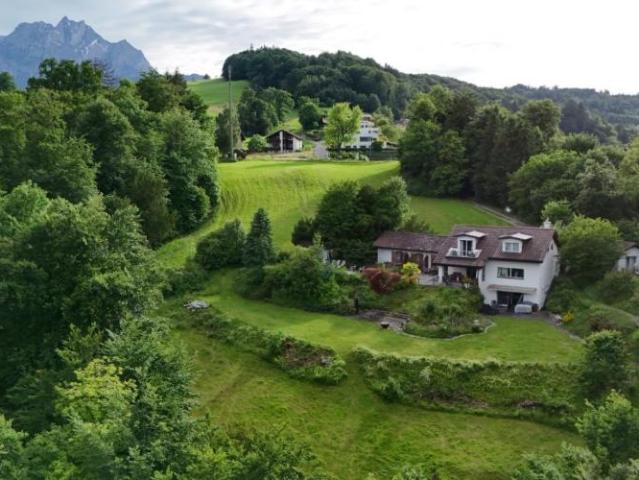 Luxuriöse Villa mit Pool & Privatstrand absolute Privatsphäre am Vierwaldstättersee