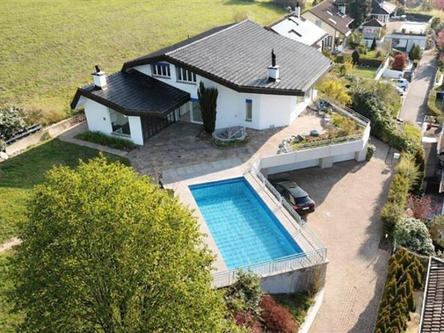 Luxuriöse Villa mit unverbaubarer Aussicht und viel Privatsphäre in Frenkendorf