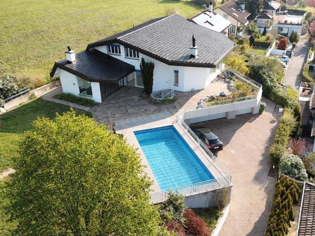Luxuriöse Villa mit unverbaubarer Aussicht und viel Privatsphäre in Frenkendorf