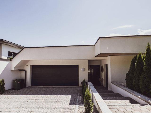Luxuriöser Bungalow in absoluter Ruhelage am Waldrand als idealer Alterssitz
