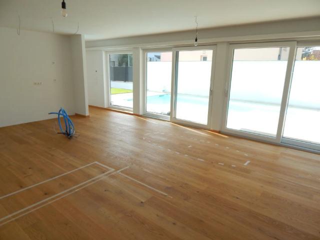 Luxuriöses Einfamilienhaus in Wien 165m², 4 Zimmer, 3 Bäder, Pool, Garten, Balkon, Terrasse uvm