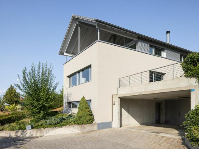 Luxuriöses Einfamilienhaus mit Pool und traumhafter Fernsicht in Roggwil BE