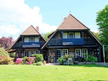 luxuriöses Fachwerkhaus für 1 2 Familien auf Traumgrundstück in Rösrath, Schwimmbad, Sauna